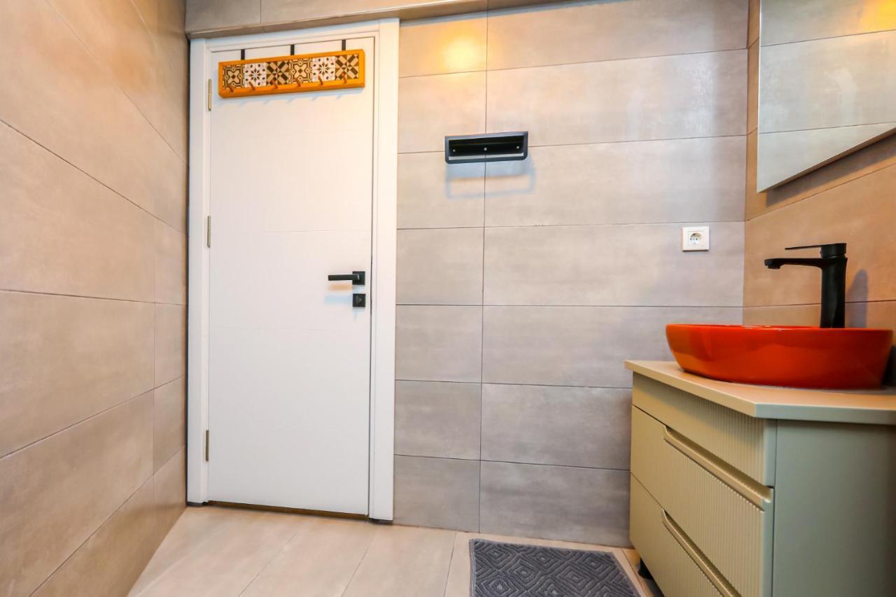 イスタンブールVibrant Flat 500 M To Uskudar Ferry Stationアパートメント エクステリア 写真